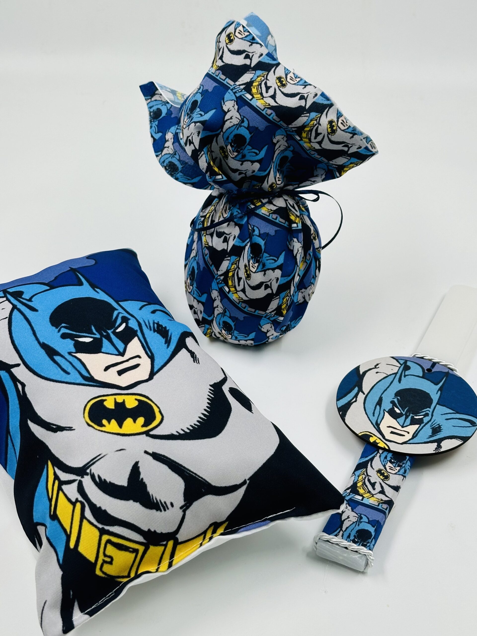 EASTER 24001 Πασχαλινό Σετ Bonjourbebe με Θέμα τον "Batman" (Λαμπάδα-Μαξιλάρι-Αυγό)