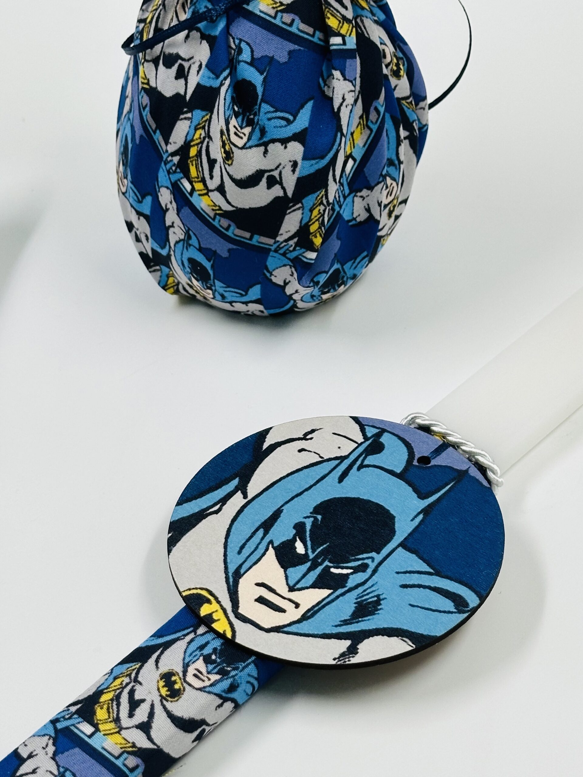 EASTER 24001 Πασχαλινό Σετ Bonjourbebe με Θέμα τον "Batman" (Λαμπάδα-Μαξιλάρι-Αυγό) - Image 6