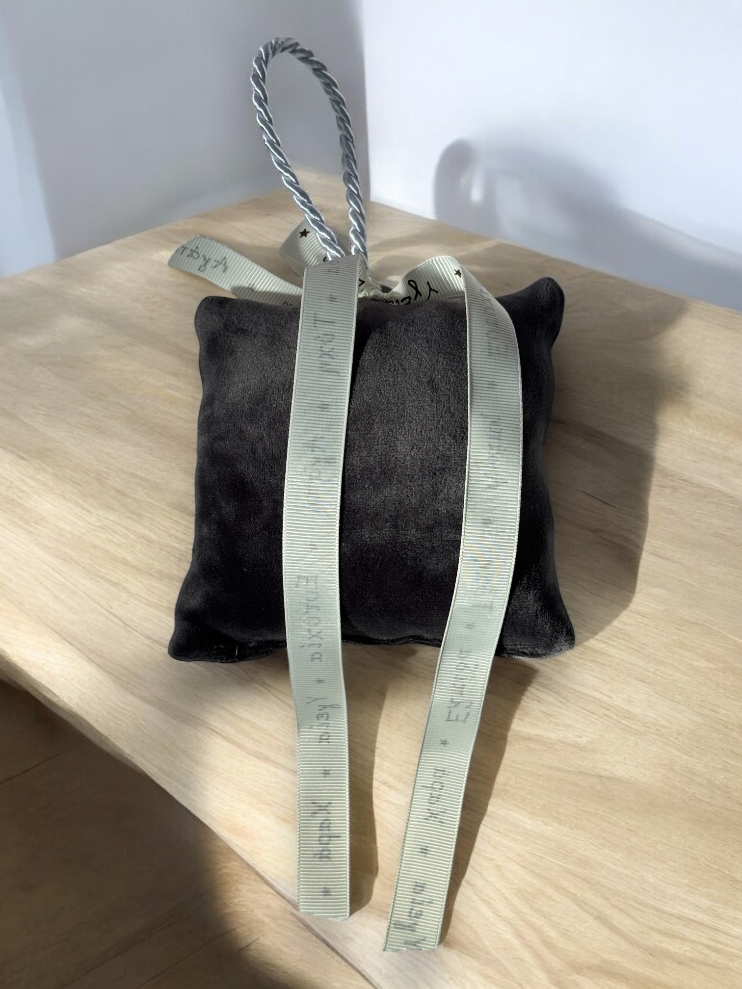 Χριστουγεννιάτικο Αρωματικό Μαξιλαράκι "Χριστουγεννιάτικη Μπάλα με γκρι Βελούδο" - Image 3