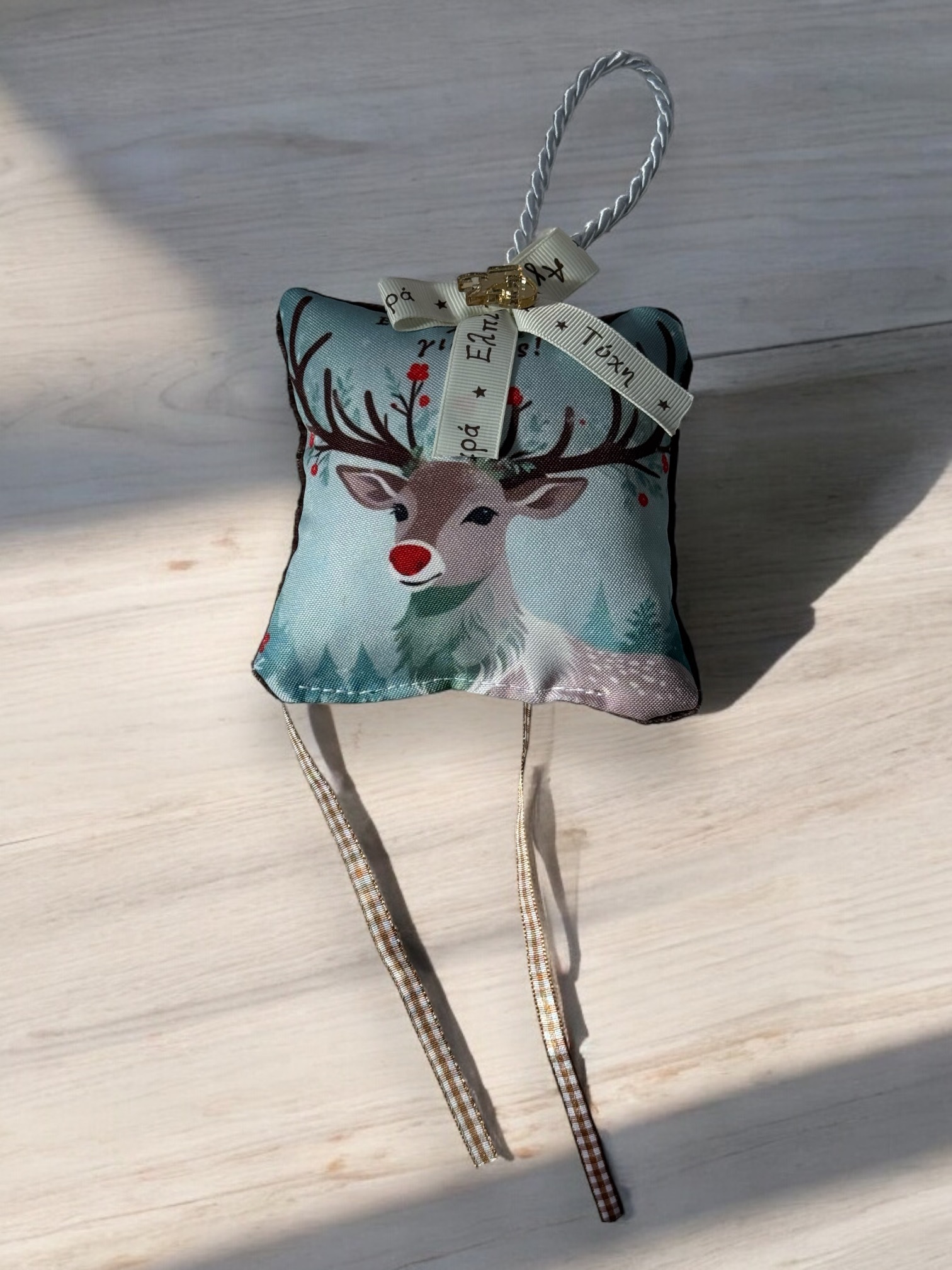 Χριστουγεννιάτικο Αρωματικό Μαξιλαράκι "Ταρανδάκι με φόντο Μέντα με Καφέ Βελούδο" - Image 2