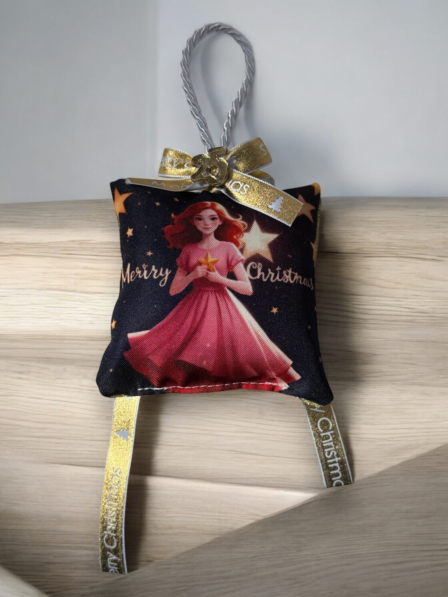 Χριστουγεννιάτικο Αρωματικό Μαξιλαράκι "Η πριγκίπισσα με το αστέρι με Χρυσό Λούρεξ" - Image 2