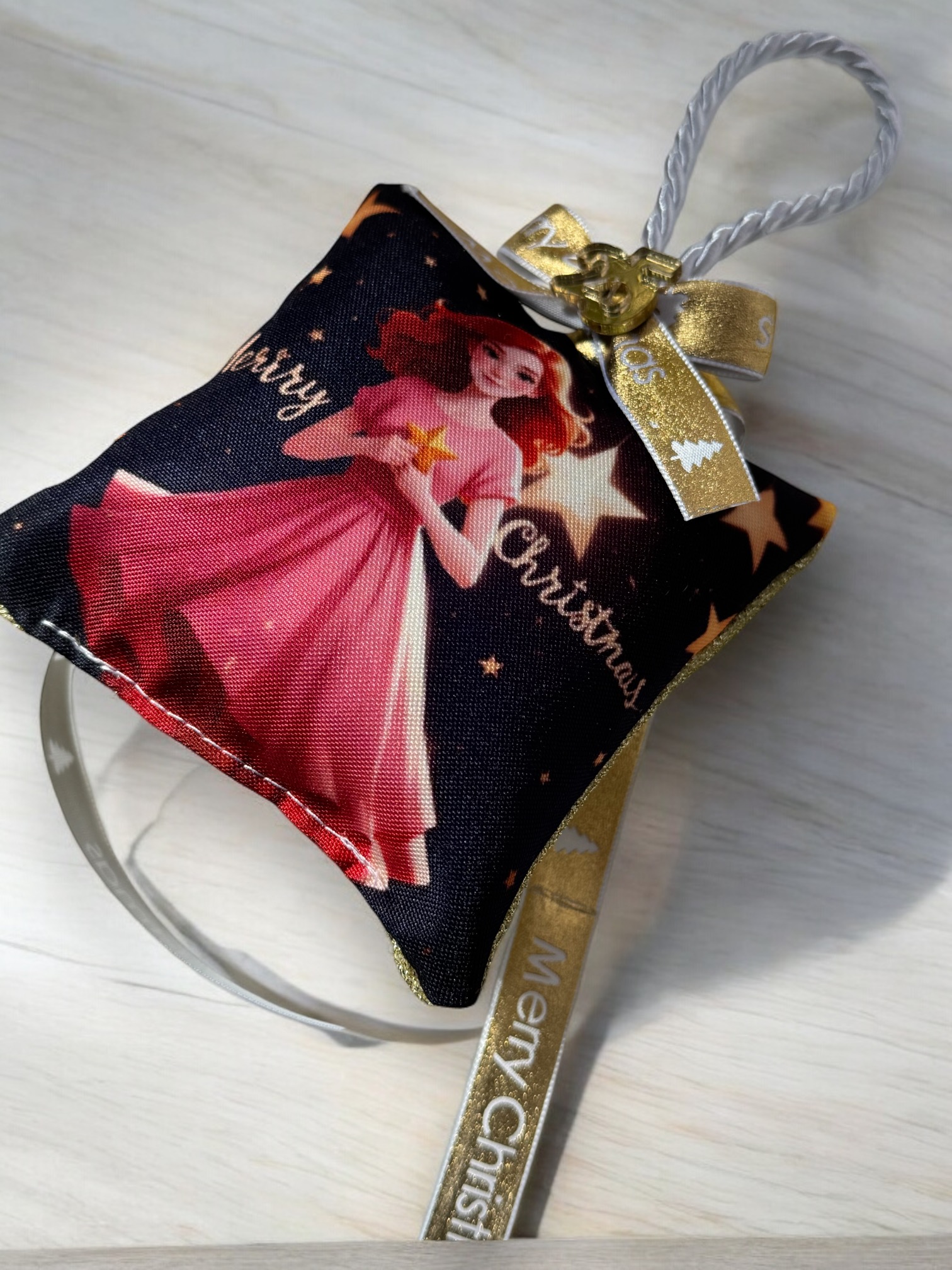 Χριστουγεννιάτικο Αρωματικό Μαξιλαράκι "Η πριγκίπισσα με το αστέρι με Χρυσό Λούρεξ"