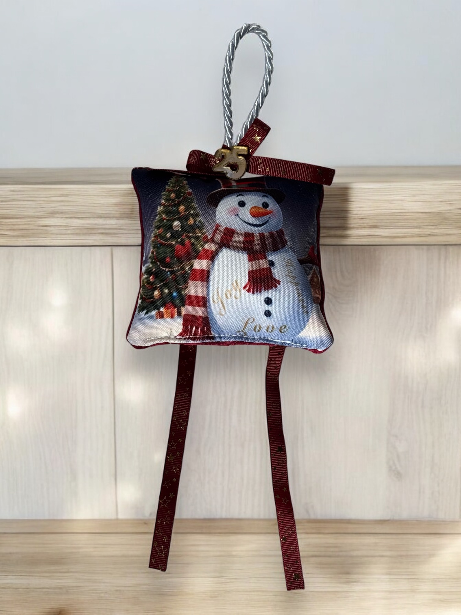 Χριστουγεννιάτικο Αρωματικό Μαξιλαράκι "Snowman Pozing με Κόκκινο Βελούδο" - Image 2