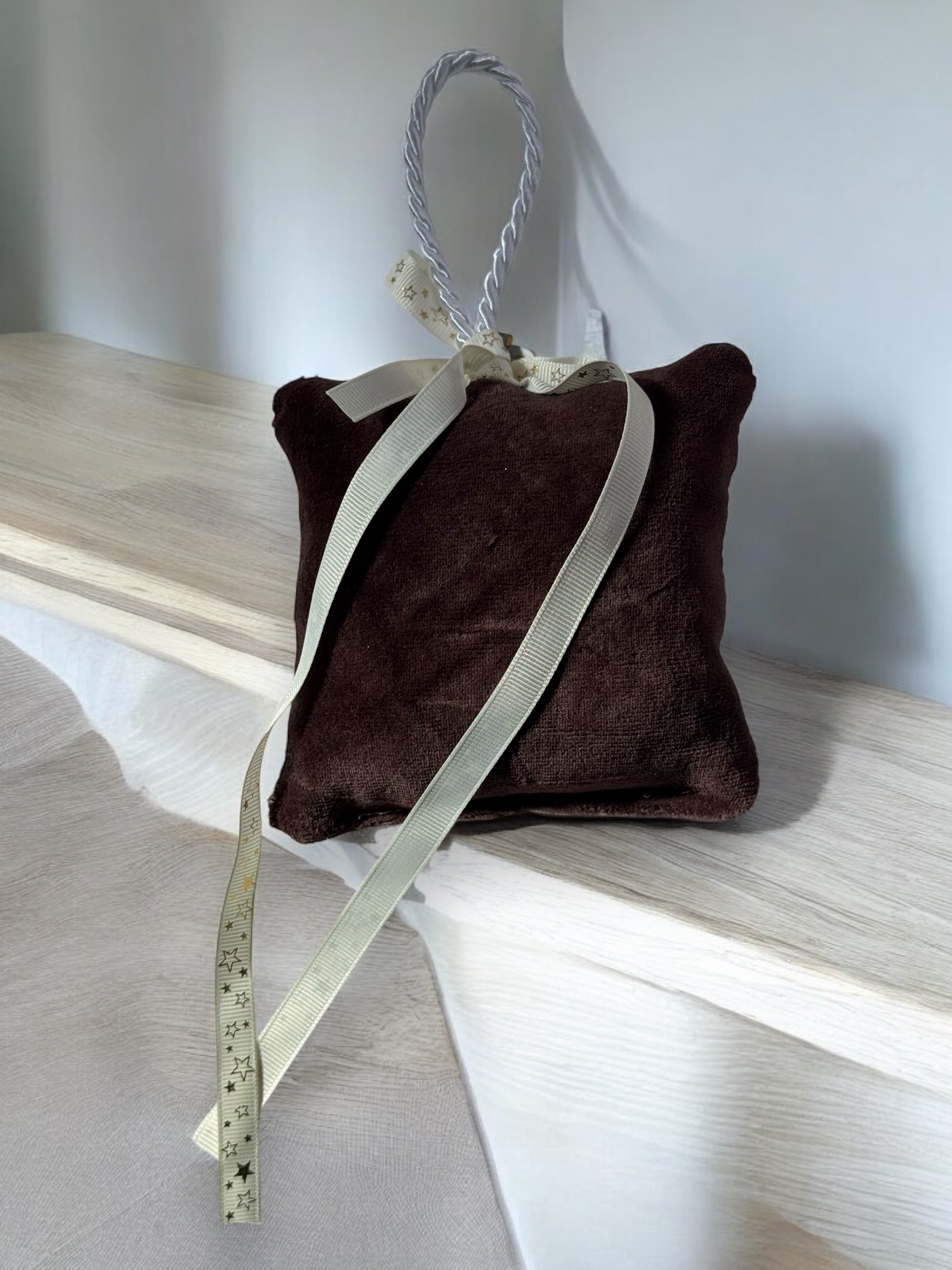 Χριστουγεννιάτικο Αρωματικό Μαξιλαράκι "Καφέ και χρυσά κλαδιά με Καφέ Βελούδο" - Image 3