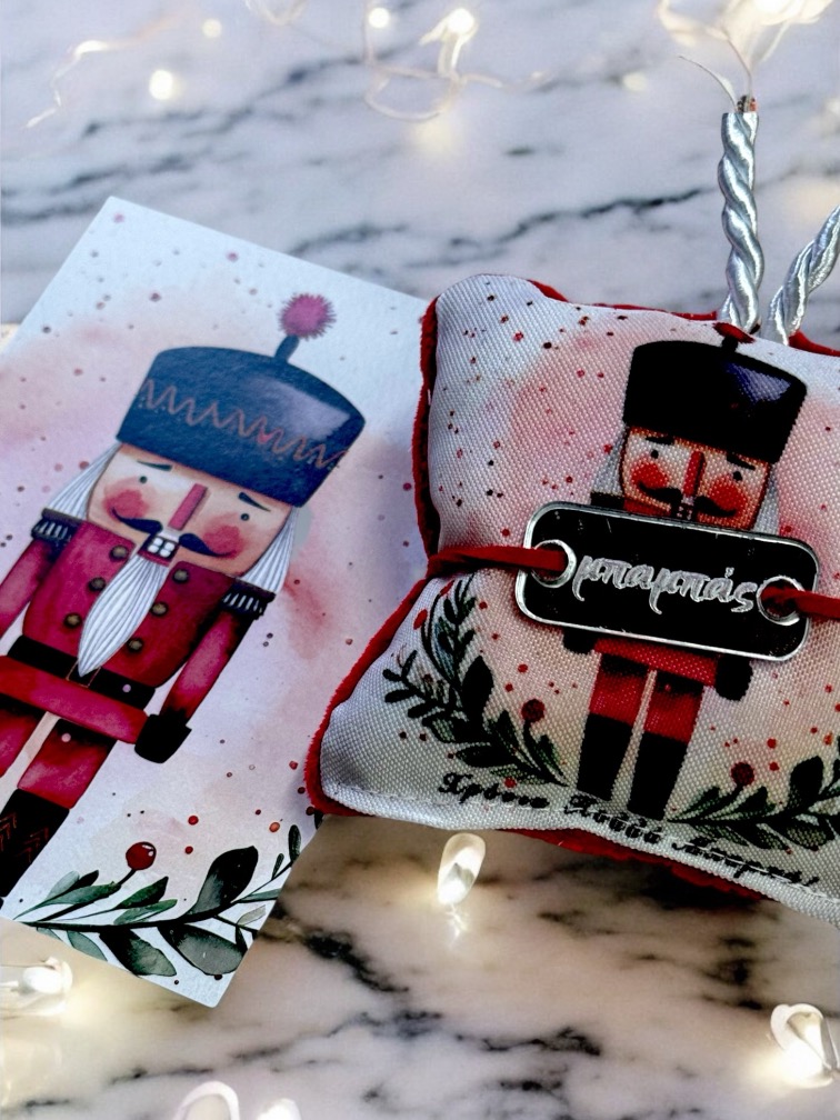 Χριστουγεννιάτικο Μαξιλαράκι "Μολυβένιος Στρατιώτης" με Βραχιολάκι και ευχετήρια κάρτα!